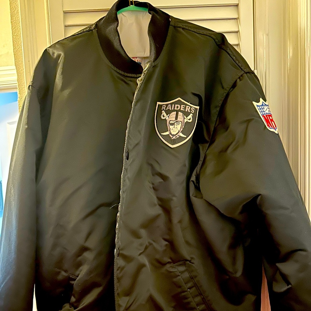Pro-Line RARE NFL Raiders Bomber jacket Men’s XXL T. No city Washable padded.
